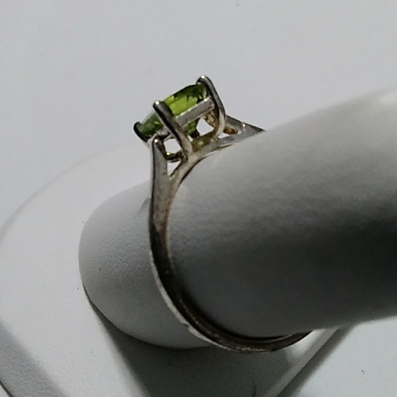 Peridot Ring - Picture 3 of 8